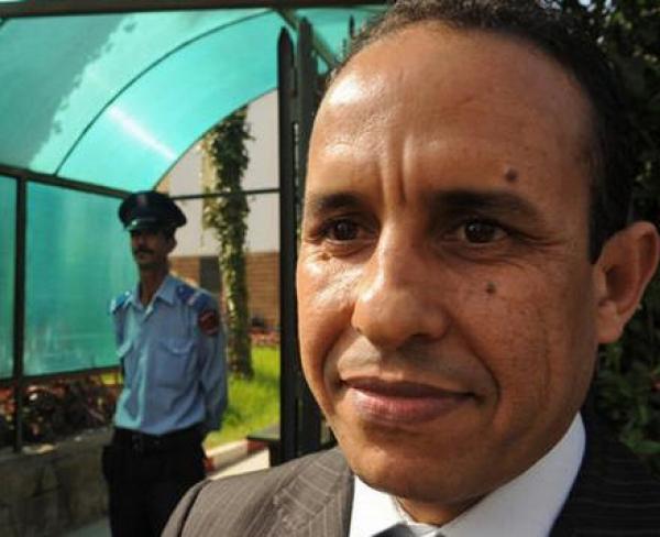 أنوزلا يطالب برفع الحجب عن موقعه الإخباري المحظور