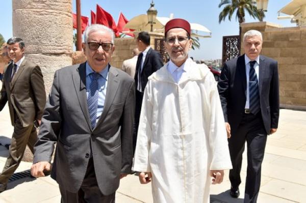 رئيس الحكومة يراسل الوزراء ويؤكد لهم ضرورة ارتداء لباس مناسب