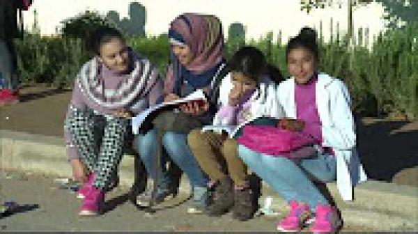 فتيات مغربيات يعانون من عدم وجود أماكن أمنة لحمياتهم في فترة الإستراحة