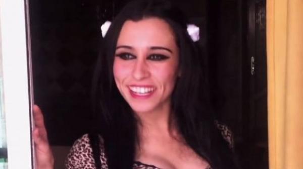 سينا تعود على طريقة نيكي ميناج و تشعل موقع انستغرام