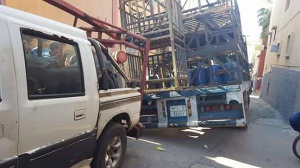 حفرة بالرباط كادت تتسبب في انقلاب شاحنة لنقل قنينات الغاز