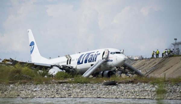 بالفيديو.. اشتعال النيران بطائرة ركاب روسية على متنها 160 راكبا