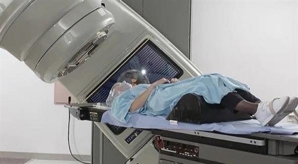استخدام العلاج الإشعاعي لسرطان الثدي بجرعات عالية مختصرة المدة