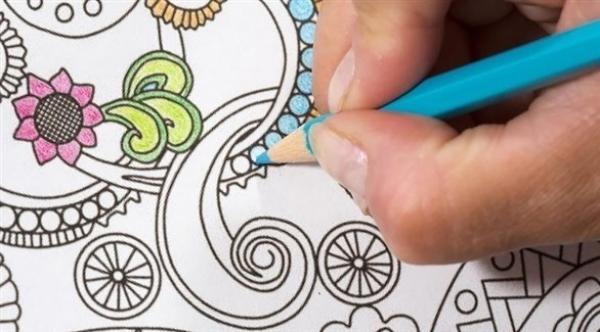 نشاط التلوين يساعد على راحة الصحة النفسية