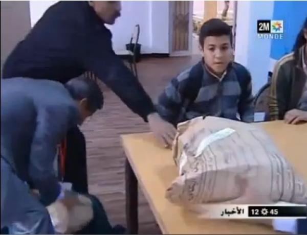 اعتقال تلميذ يَغِش بجهاز جد متطور بالبيضاء على القناة الثانية 2m