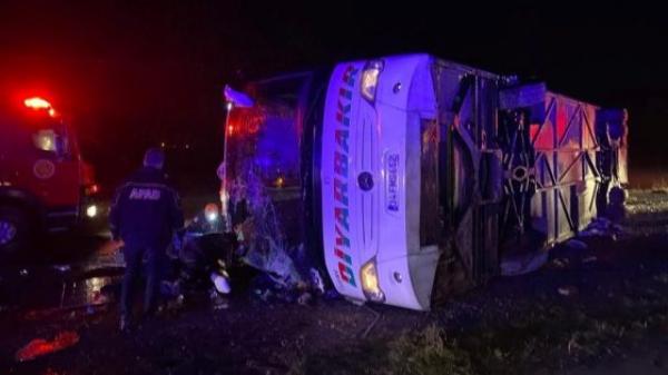 قتلى وجرحى بعد انقلاب حافلة ركاب بتركيا