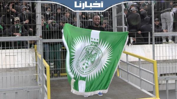 لاعب الرجاء السابق مابيدي يفاجئ فريقه بحضوره مباراة المحمدية