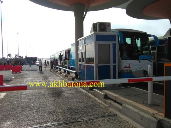 عاجل...نقطة الأداء بالطريق السيار تمنع أزيد من 20 حافلة متوجهة لمسيرة الدار البيضاء  والسبب..