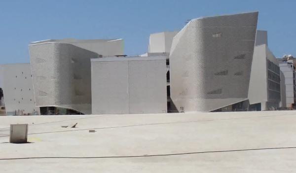 اللمسات الأخيرة لانهاء مسرح الدار البيضاء الكبير