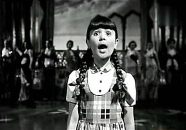 وفاة نجمة السينما المصرية "فيروز" ، المعروفة بالطفلة المعجزة