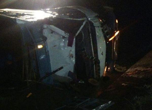 فاجعة ..انقلاب شاحنة  بواد على متنها نكافات وشبان ووفاة سيدة والبحث عن رفيقتها واستنفار في صفوف الوقاية والدرك