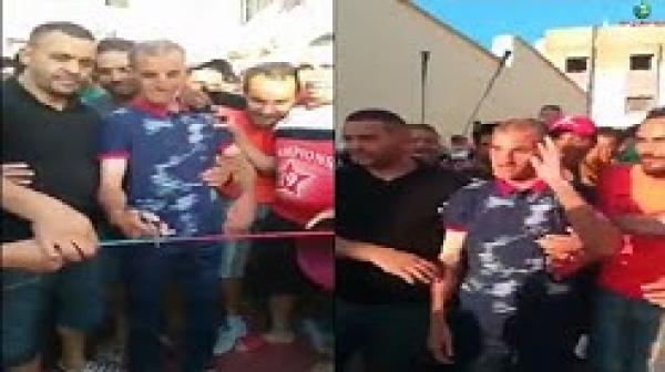 شاهد كيف إستقبل أصدقاء الحي شخصا ضائعا عاد إلى بيته ببرشيد