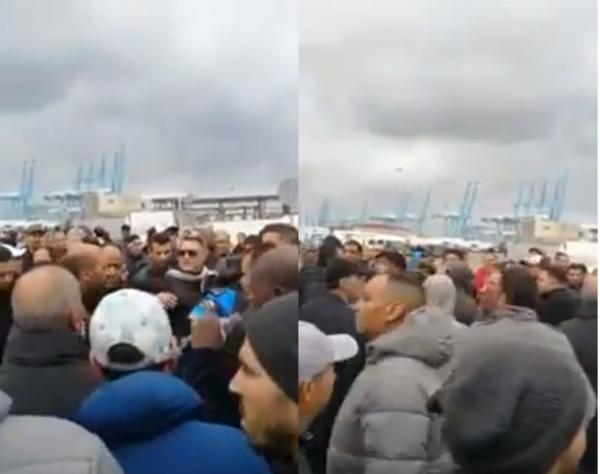 مغاربة عالقون بميناء الخزيرات بعد تأجيل موعد باخرتهم بسبب هيجان البحر