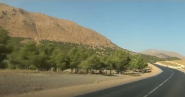 شاهد روعة الطريق بين الرشيدية و ميدلت
