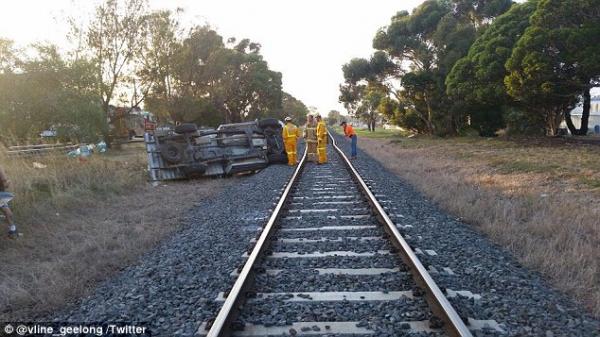 بالفيديو .. راكب دراجة ينجو من الموت بأعجوبة