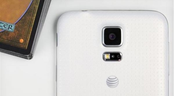 سامسونغ: سنحلّ مشكلة كاميرا "غالاكسي إس 5" قريباً
