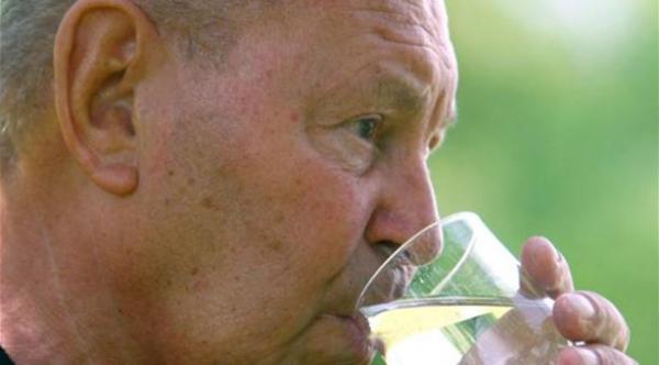 كبار السن أكثر عُرضة لخطر نقص السوائل