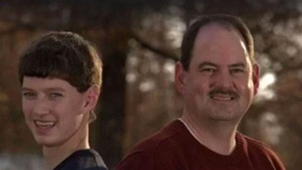 أب وابنه يقتلان بعضهما البعض بعد عودتهما من حفل صاخب .. والسبب !