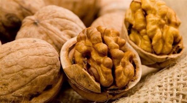 الجوز يساعد على الخلود للنوم