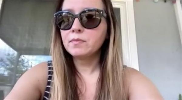 تحتفل مع 15 من أصدقائها بانتهاء الحجر الصحي ..فيصابون جميعا بكورونا