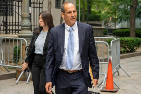 مدّه بعناصر ملفّقة .. محامي يقدم اعتذاراً بعدما استعان ببرنامج "شات جي بي تي"