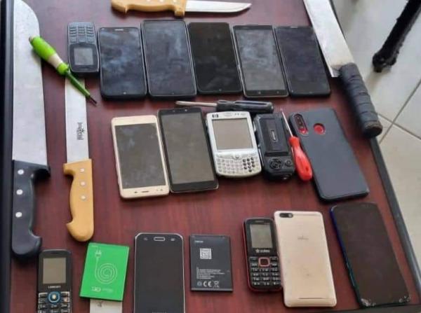 توقيف خمسة أشخاص بينهم فتاة قاصر متهمين بتكوين عصابة إجرامية