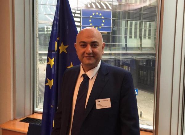  الصورة : الدكتور محمد عزت خطاب أمين عام حزب سوريا للجميع