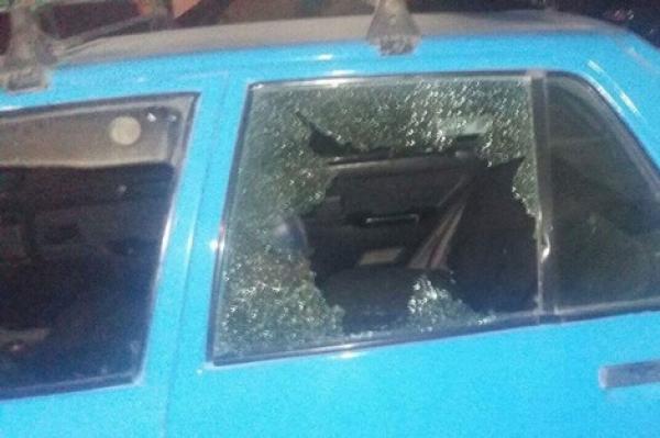 السيبة...مختلا عقليا يكسر زجاج 5 سيارات اجرة من الحجم الكبير وحافلتين بمارتيل