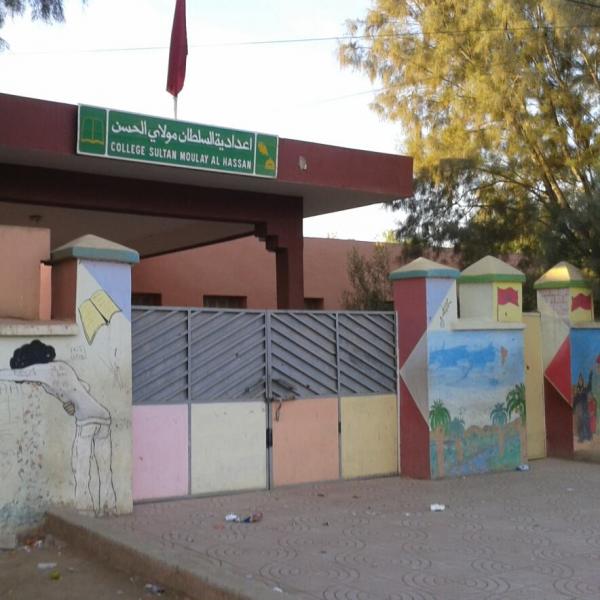 اليوسفية : تلاميذ يحاصرون مؤسسة إعدادية بالشماعية ويرمون الأساتذة بالحجارة