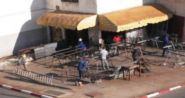 مواطنون بتمارة يحتجون على محلات لحرف مزعجة غير مرخصة يتحدى أصحابها المجلس البلدي و السلطة‏