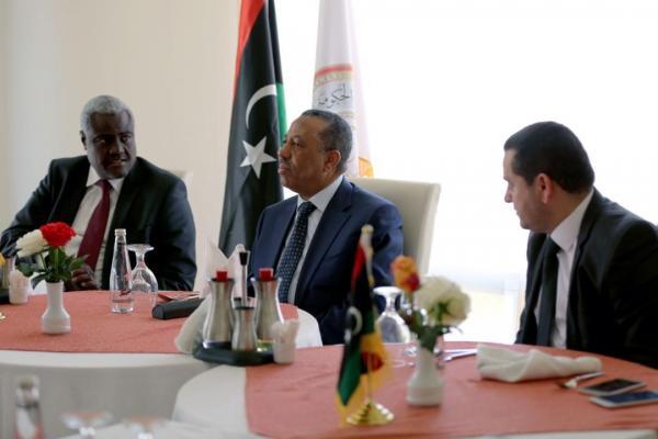 رئيس مفوضية الإتحاد الإفريقي يشيد بالجهود العالية للحكومة الليبية  المؤقتة ويؤكد أن الحل بيد الليبيين دون تدخل أطراف أجنبية
