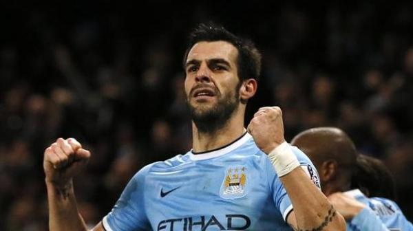 مانشستر سيتي يهزم ليفربول بالضربة القاضية و يرتقي الى الوصافة (فيديو)