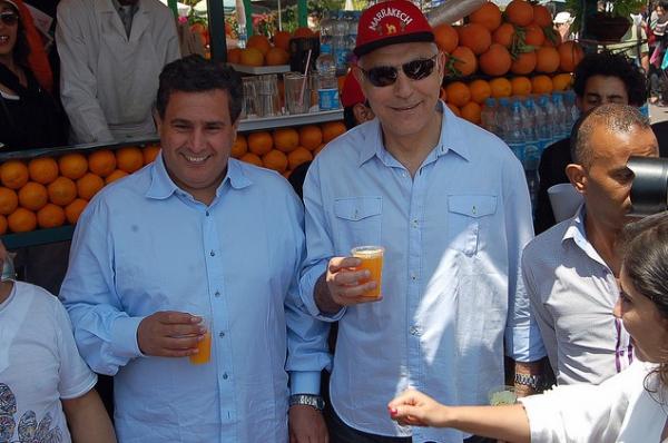 فضيحة جديدة في حكومة عباس. اخنوش ومزوار ينفقان 6 مليون درهما على رواق خارج القانون 