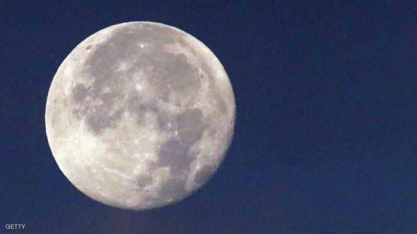 "تفاؤل" بإنجازات هامة بعد اكتشاف مياه على سطح القمر