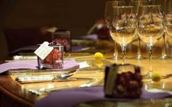 مطاعم تتجه لمعاقبة الزبائن « الذين يحجزون طاولات ويتخلفون عن الحضور»