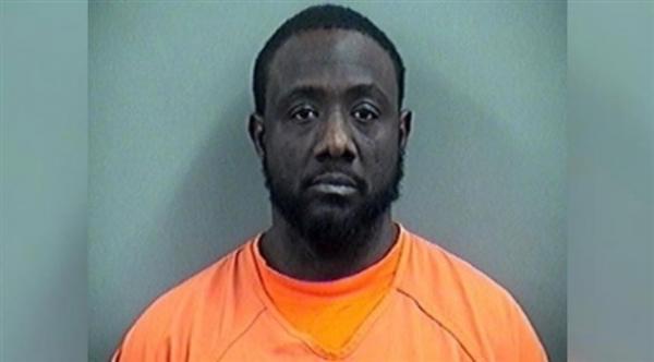 رجل يقتل ثلاثة أشخاص في أوكلاهوما ويطهو قلب أحدهم مع "البطاطا"