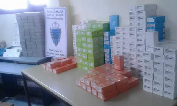 بالصور... حجز كمية هامة من الهواتف الذكية داخل شاحنة للإرساليات بأكادير