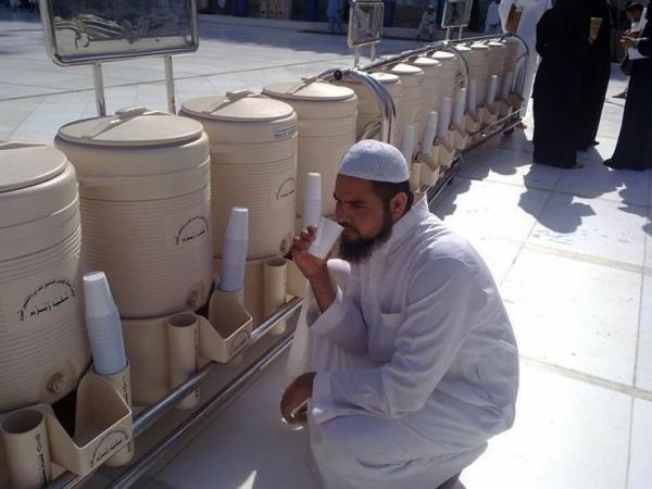 تغير غريب يطرأ على مذاق ماء زمزم والعاهل السعودي يتحرك بحثا عن السبب