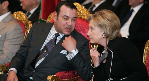 مدير حملة كلينتون يرد على اتهامها بتلقي "ملايير مغربية"، ويتهم هذه الجهة