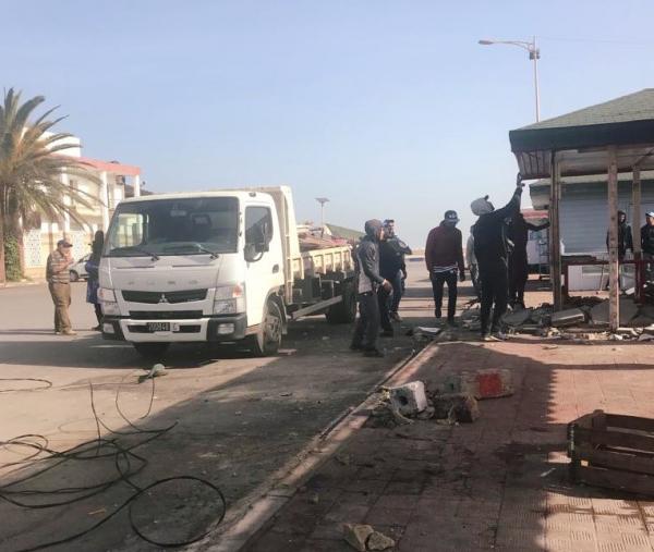 تقرير أسود لمفتشية الداخلية يعجل بهدم "أكشاك" عشوائية بالهرهورة كان يستفيد منها مقربون من الإمبراطور