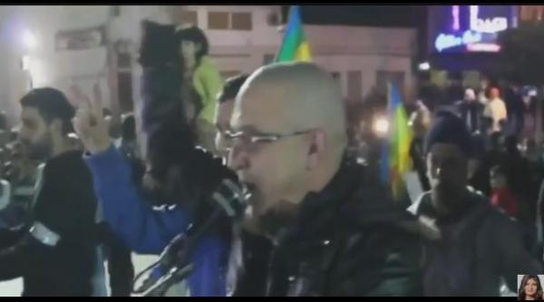 بالفيديو.. الشاب بلال يشارك في الوقفة التضامنية مع محسن فكري بالحسيمة ويقول ''الله الوطن الملك''