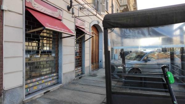 مأساة .. هكذا عثر إيطاليون على مهاجر مغربي جثة هامدة بالشارع بعدما تأزم بسبب فقدان زوجته وطفليه في حادثة سير !