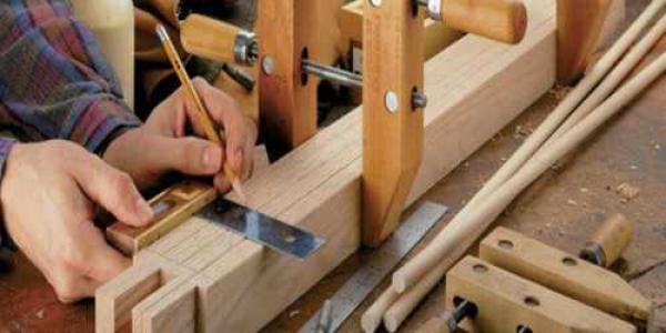 نجار على أبواب الزواج يضع حدا لحياته بهذه الطريقة الفظيعة ونقل جثه للتشريح الطبي