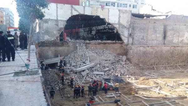 انهيار سور مصنع مهجور بالدارالبيضاء يتسبب في محاصرة عمال تحت الأنقاض وإصابة بعضهم (صور)