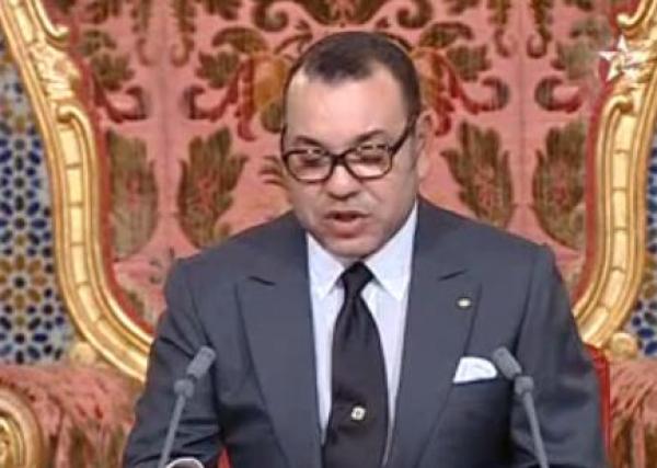 الملك محمد السادس يقدم مشروع الدستور الجديد