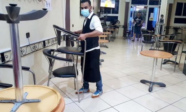 الآثار السلبية لـ"كوفيد-19" على قطاع المقاهي والمطاعم تَدفع مهنيين إلى مناشدة "عزيز أخنوش"