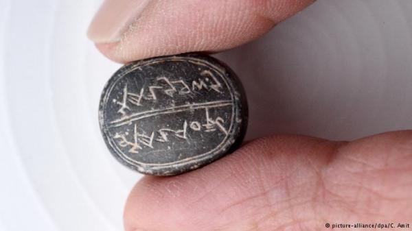 العثور على ختم عمره 2500 عام لامرأة نافذة في القدس