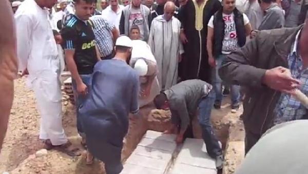 دفن العروسان المغربيان ضحيتا الطائرة الألمانية بعد 3 أشهر على وفاتهما