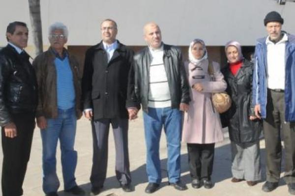 لخضر بكير (وسط الصورة)