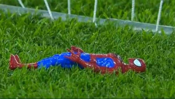 حارس منتخب غانا .. و سر "سبايدرمان"